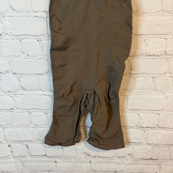 SKIMS Seamless Sculpting Bodysuit size Large - Picture 3 of 6